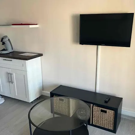 Beautiful Studio With Sea View In شقة موجيو
